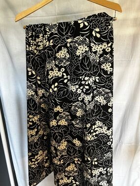 Sag Harbor Black Cream Floral Midi Skirt Size 10 Classic Minimalist*